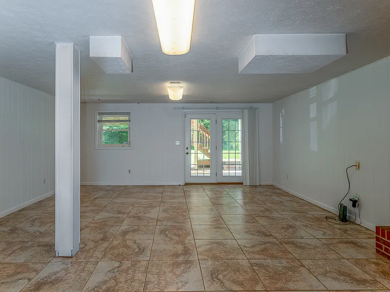 Bonus/Flex Room in Basement