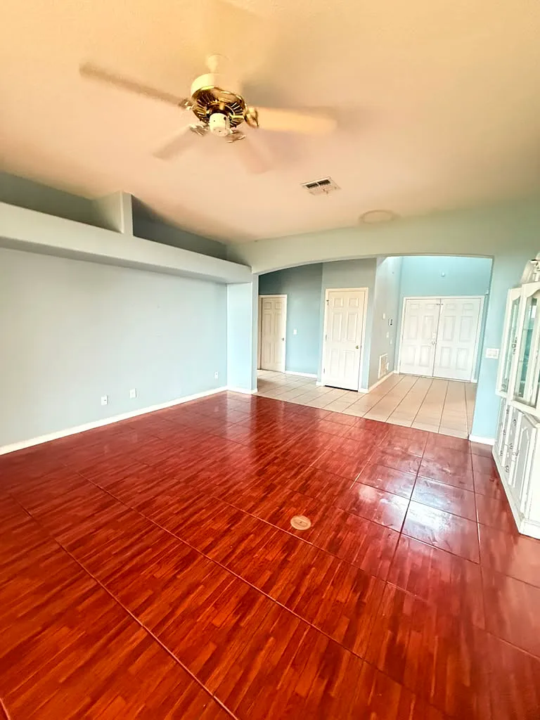 4 bed, 2.5 bath, 3444 sqft, $3,150 — Photo 2