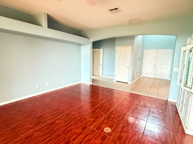 230 Rob Roy Dr — Photo 2
