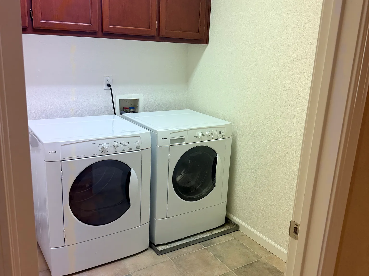 4 bed, 2602 sqft, $3,200 — Photo 3