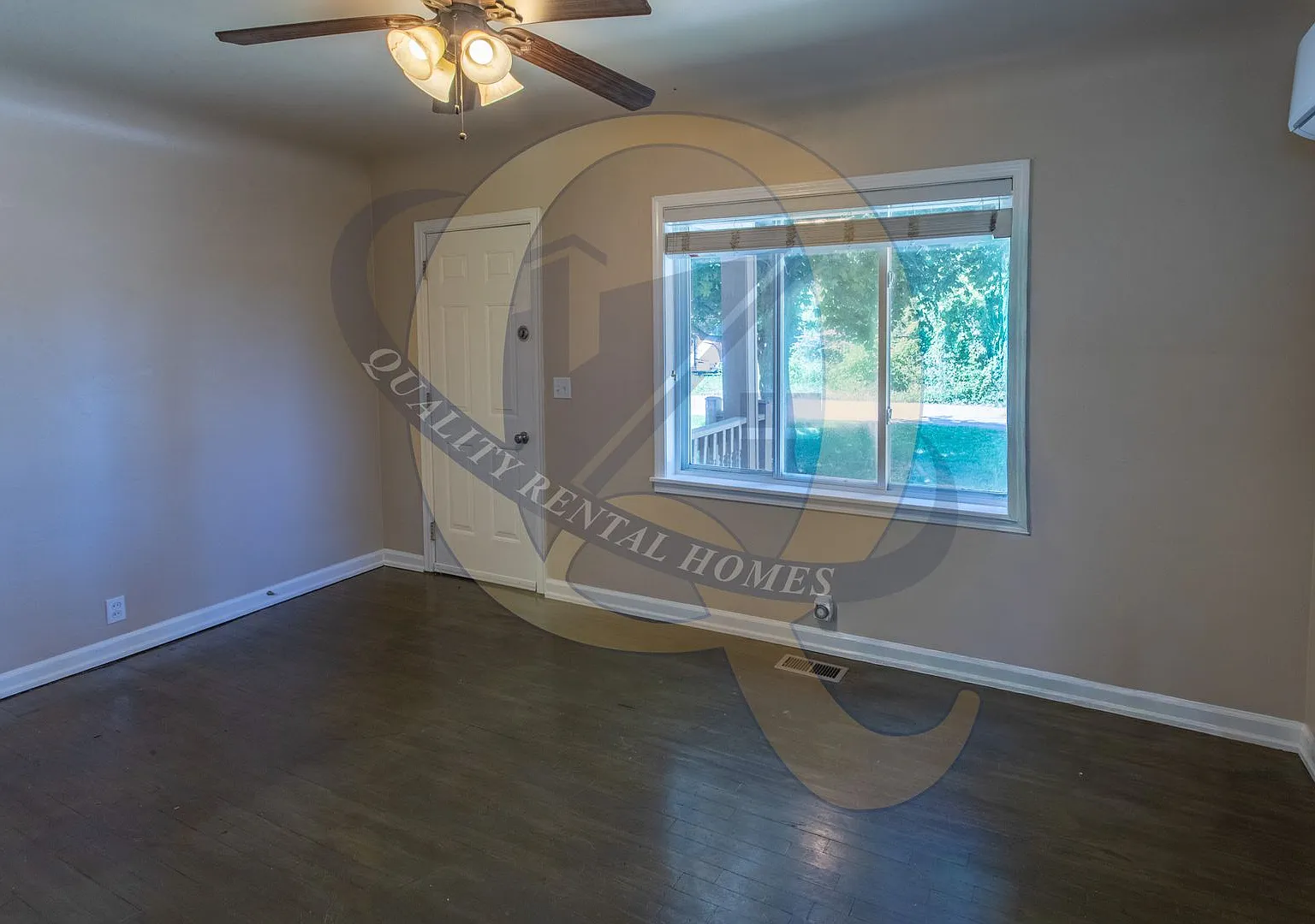Well-maintained, Updated 2-bedroom home on double lot. — Photo 2