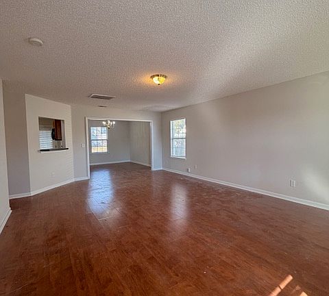 4th image of 412 Killian Green Dr