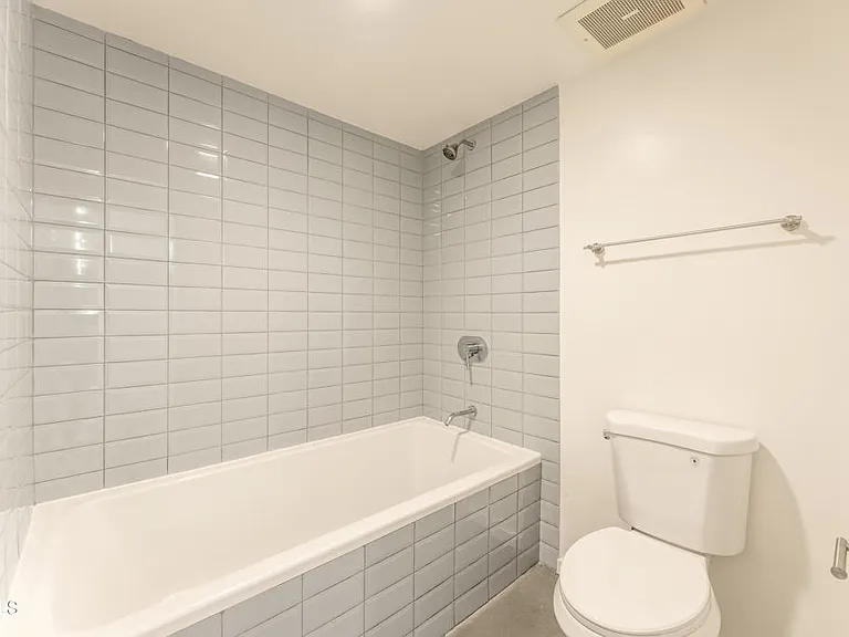 530 S Hewitt St #129 — Photo 34