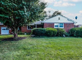 22 Kossuth St, Somerset, NJ 08873
