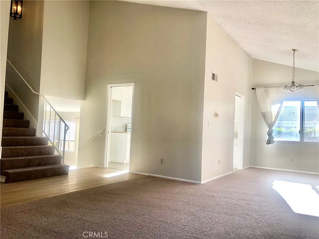 4 bed, 2.5 bath, 1897 sqft, $4,500 — Photo 2