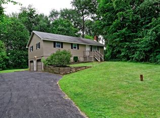 8 Ponderosa Dr, Halfmoon, NY 12065