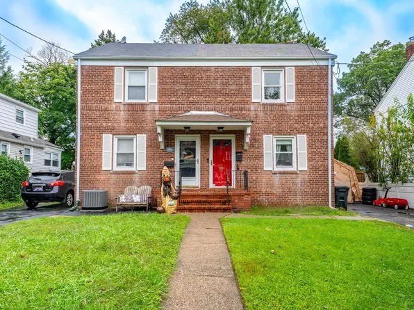 296 Larch Ave, Dumont, NJ 07628