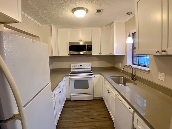 2nd image of 1638 Skiffes Creek Cir