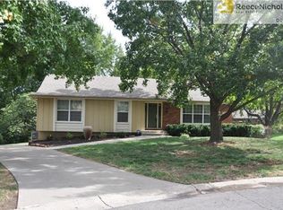 2325 SW Madrid Ct, Blue Springs, MO 64015