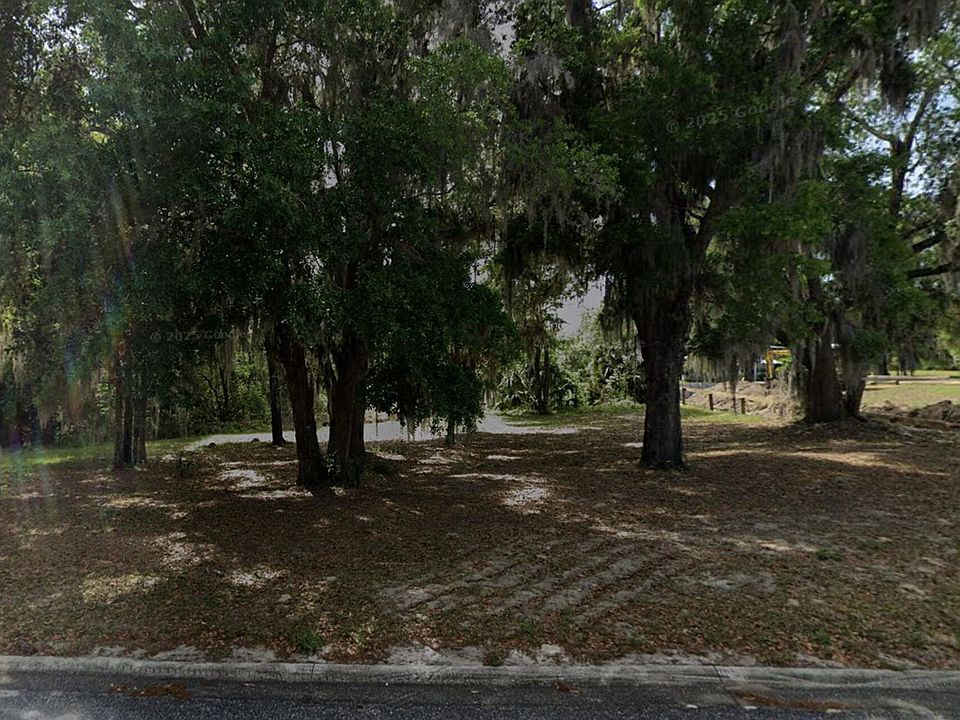 1st image of 204 Village Dr