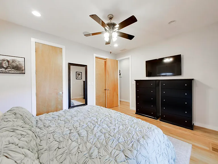 879 N Marshfield St #2 — Photo 12