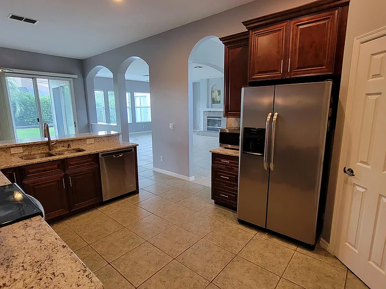 9841 Montclair Cir — Photo 8