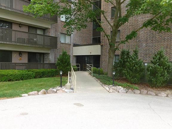 2nd image of 920 Vose Dr APT 409