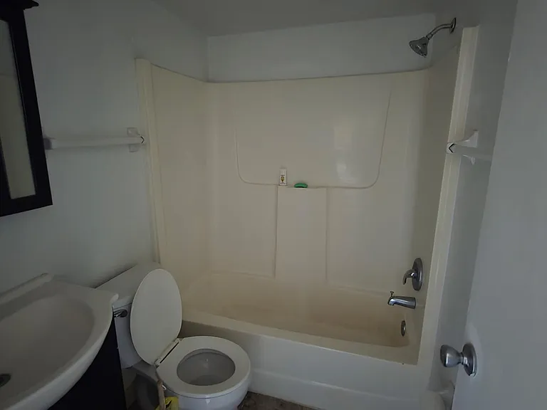 1917 Maravilla Ave #20 — Photo 4