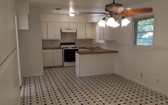 3rd image of 1314 Oriole Ln