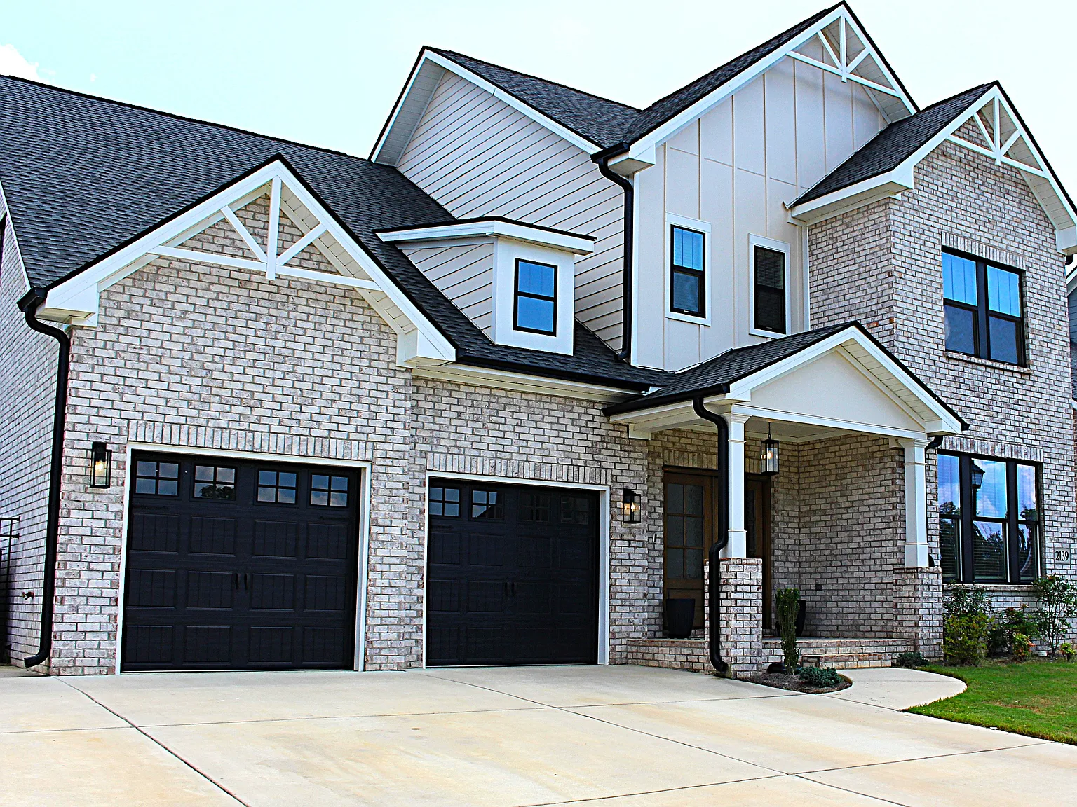 5 bed, 3238 sqft, $3,200 — Photo 3