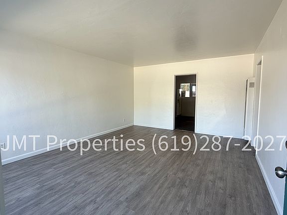 3rd image of 3222 Clairemont Dr