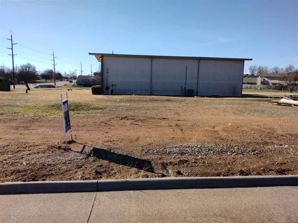 6708 NW Willow Wood Loop, Lawton, OK 73505