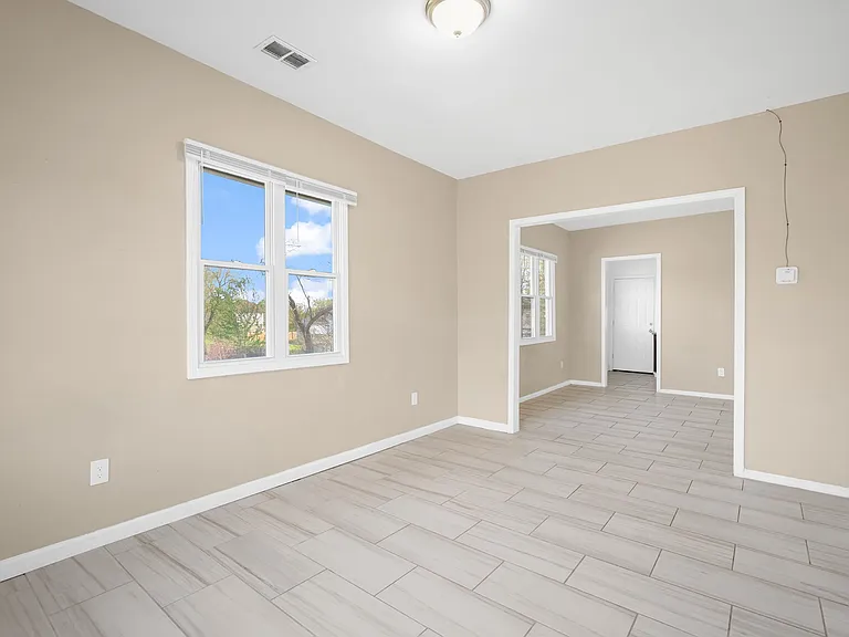 6423 Hazlett St — Photo 4