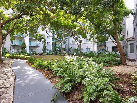 3rd image of 6001 SW 70th St APT 307