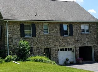 2 Hart Dr, Poughkeepsie, NY 12603