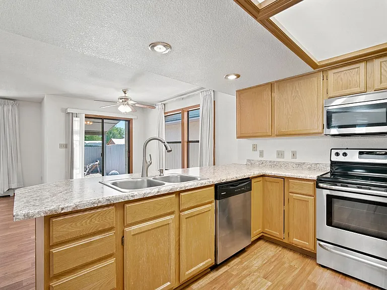 518 1/2 Eastgate Ct #1 — Photo 5