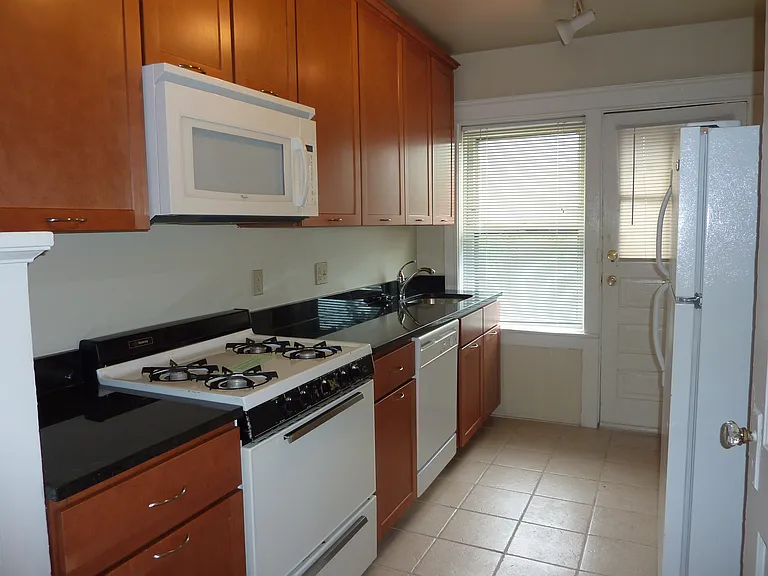812 Leland Ave — Photo 3