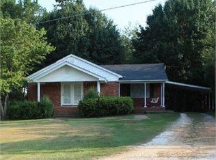 1079 Roberts St, Wadley, AL 36276