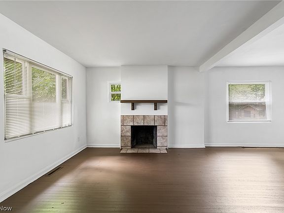 5th image of 442 Geneva Ave