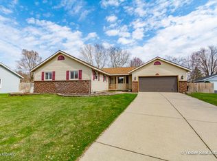 7458 Brower Ln, Jenison, MI 49428