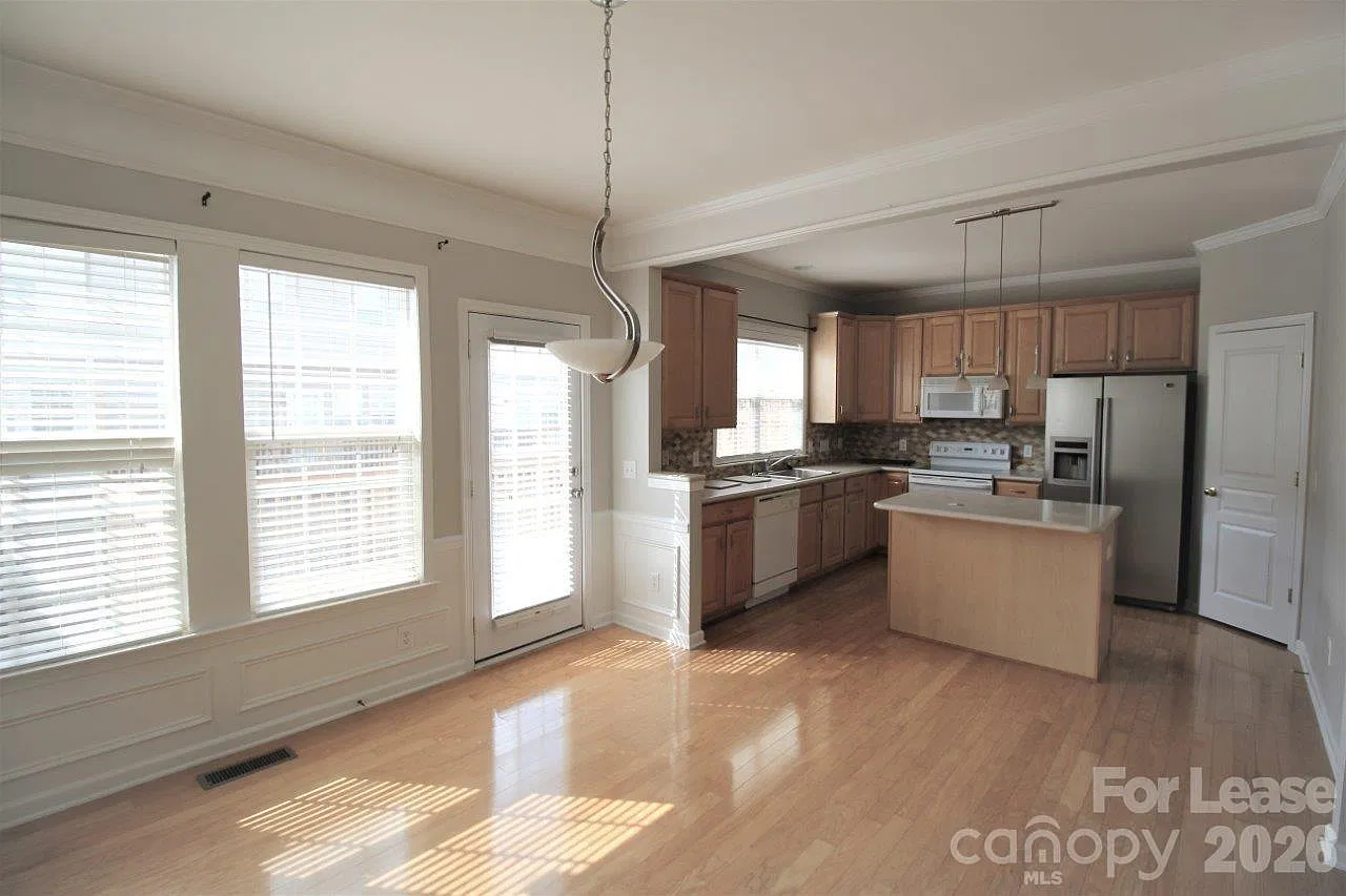 Sterling Heights — Photo 4
