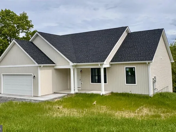877 Point Dr, Petersburg, WV 26847