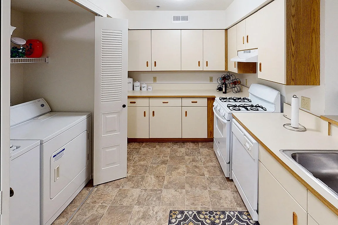 Tracy Creek Apartment Homes — Photo 2