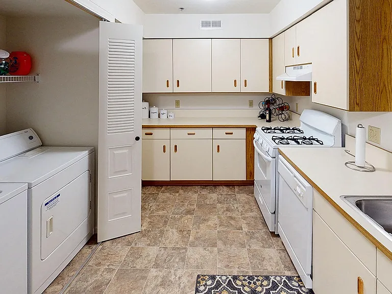 Tracy Creek Apartment Homes — Photo 2