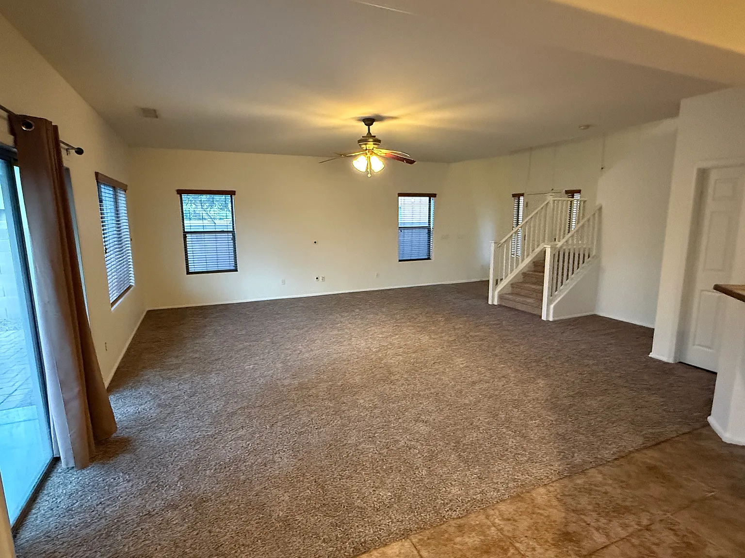 3 bed, 2.5 bath, 2200 sqft, $1,989 — Photo 4