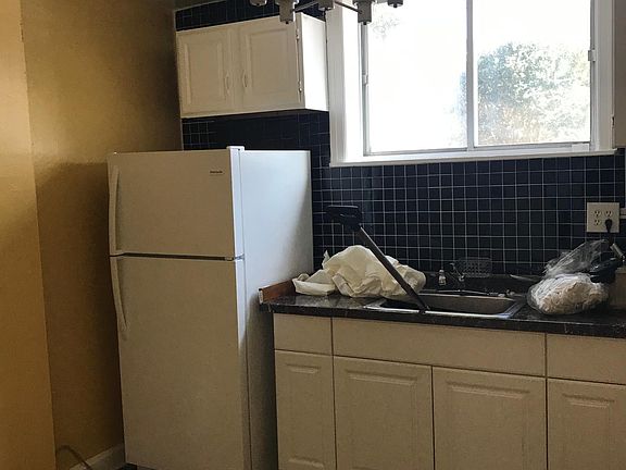 4th image of 2743 Seymour Ave #1
