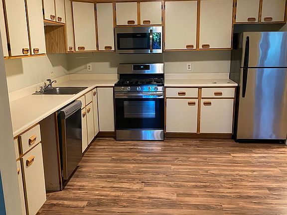 2nd image of 2 Knightsbridge Dr #6K105