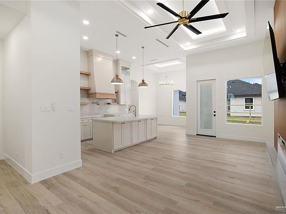 4th image of 4105 Carol Ln
