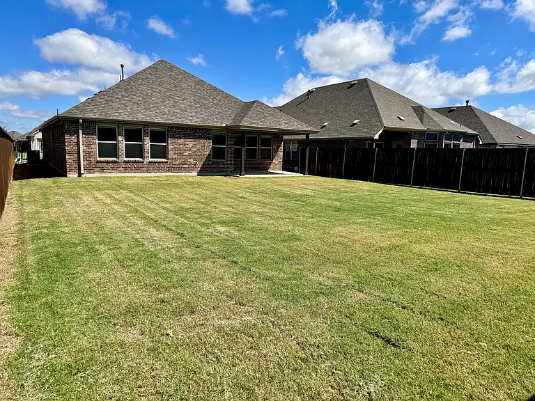 447 Prairie View Dr — Photo 36