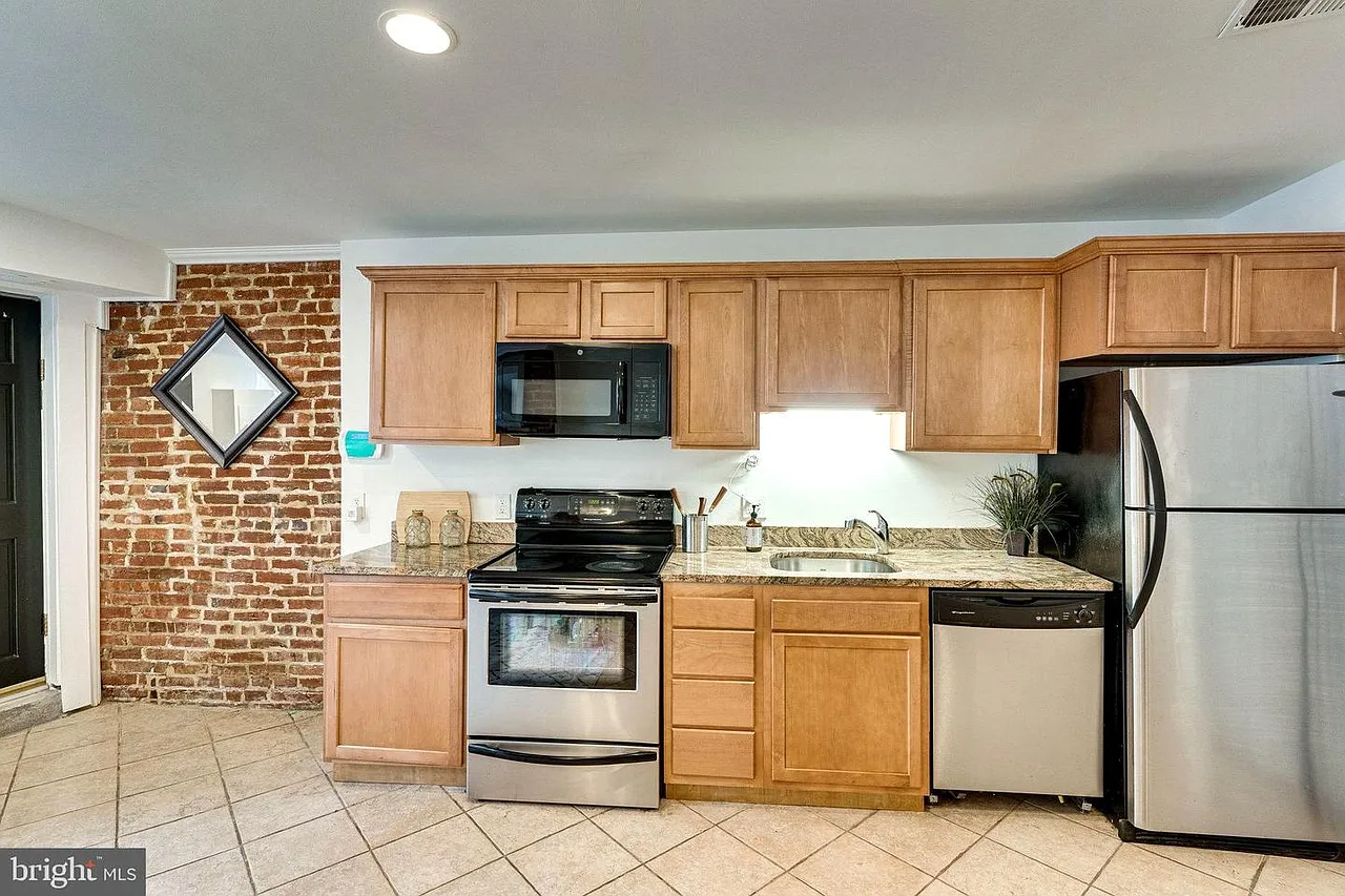 222 Florida Ave NW — Photo 4