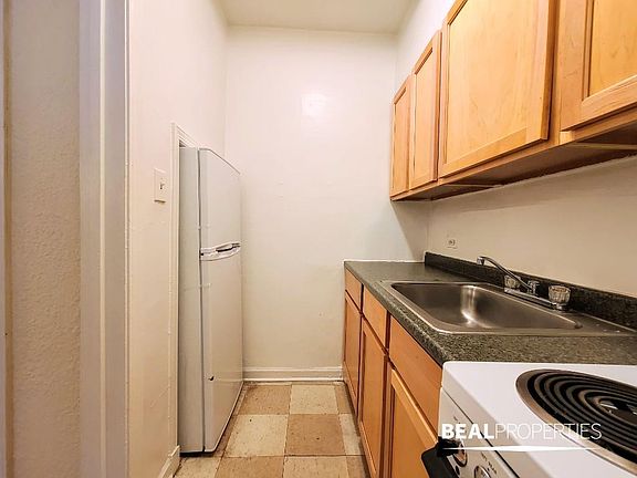 2nd image of 536 W Arlington Pl APT 215