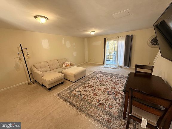 4th image of 16 Hardwood Dr