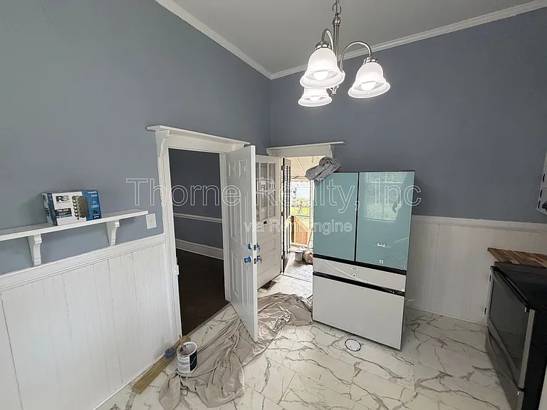 412 W Walnut St — Photo 16
