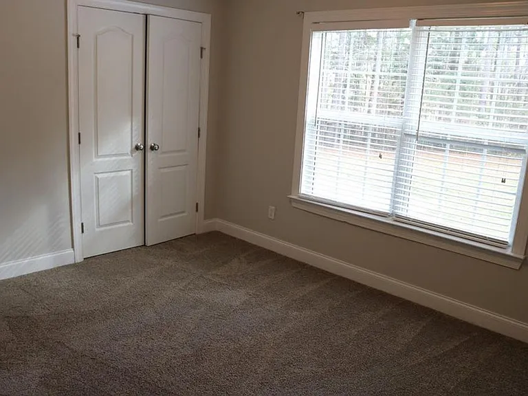 806 Leslie Ct — Photo 14