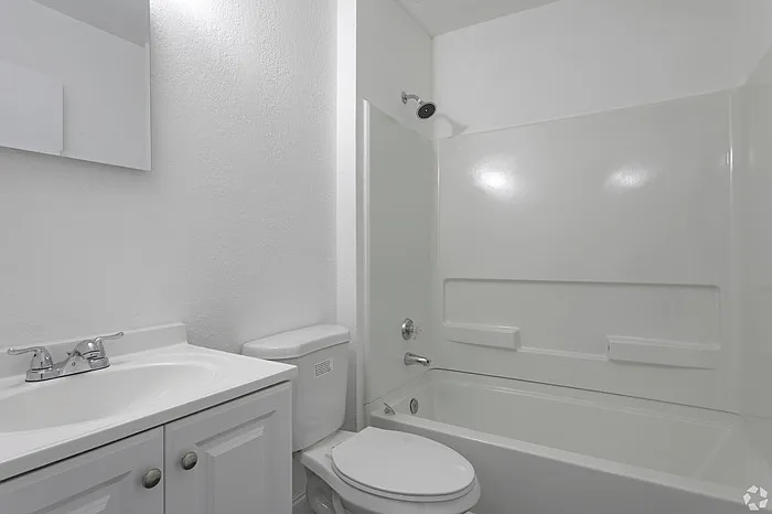 Spinnaker Landing Apartments — Photo 4