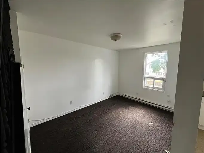 3 bed, 1.0 bath, 1000 sqft, $1,545 — Photo 2