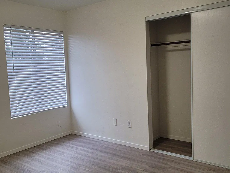 213 Universe Ave — Photo 6