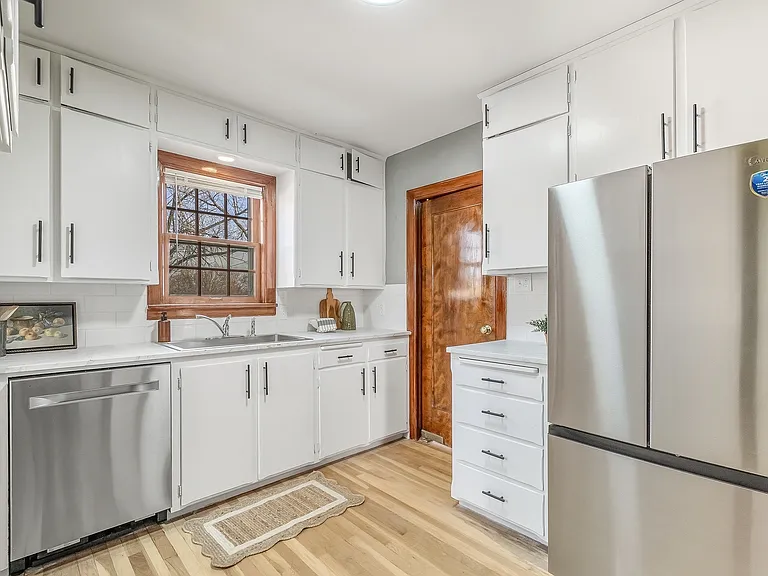 1543 S Hillside St — Photo 5