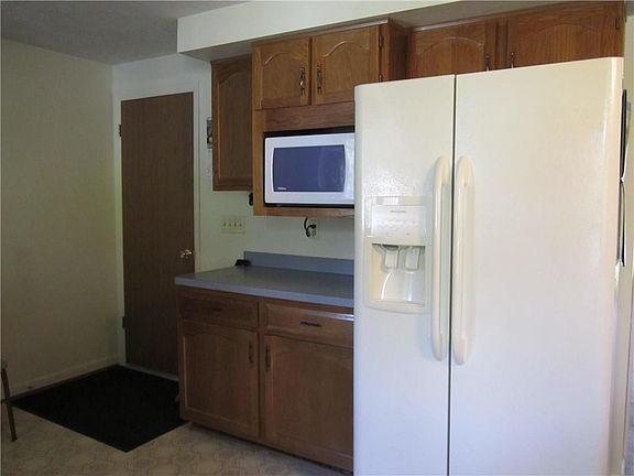 5th image of 32 Renaissance Dr