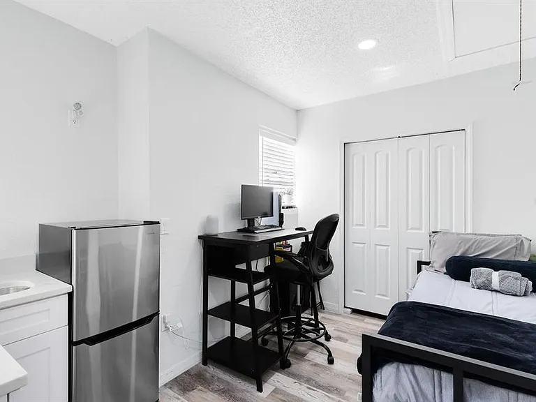 106 Edgewater Dr — Photo 5